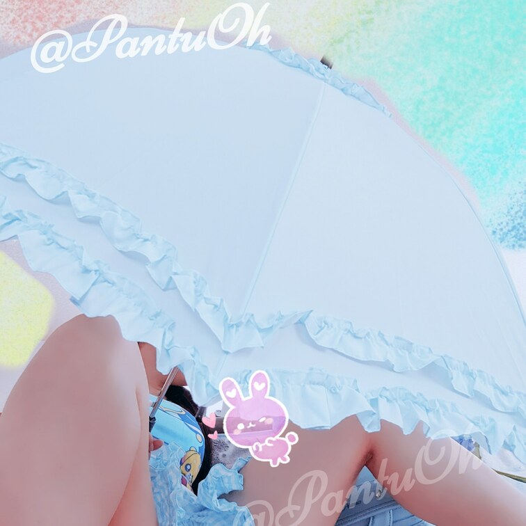 6月のアンブレラシリーズより
傘が倒れてきてボツになったやつ💦

変身インナーチラッと見えてる⭐
