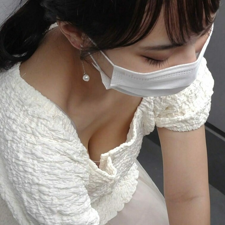 ちょい見せ。本編はこちらから→
#07【陶芸中の胸チラ】3色エロ乳首!スライム爆乳✕ハーフ美女✕ポニテ美人