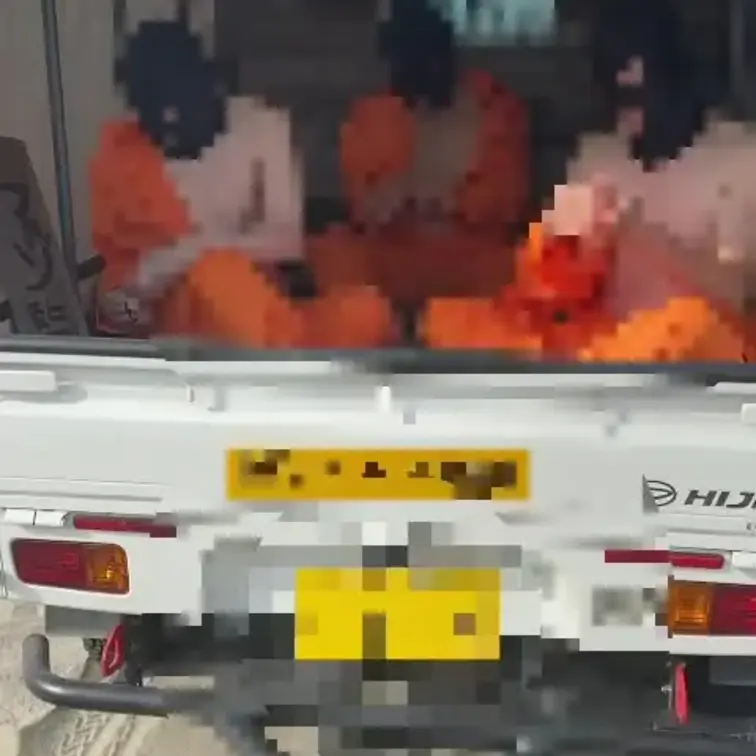 まずはマゾCarで脱ぐ！