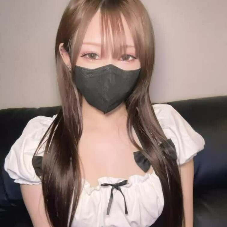 今回は初めて使う玩具、乳首＆クリの３点責めの玩具レビュー💕
これはやばいです……内側のブラシが、、、
オホ声出ちゃっ