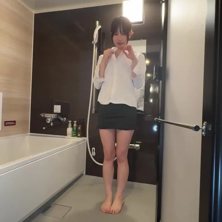※タテ動画になります！
スタイル抜群で顔も可愛すぎるのに愛嬌ありすぎて一瞬で好きになりますｗ
楽しそうにおしっこして