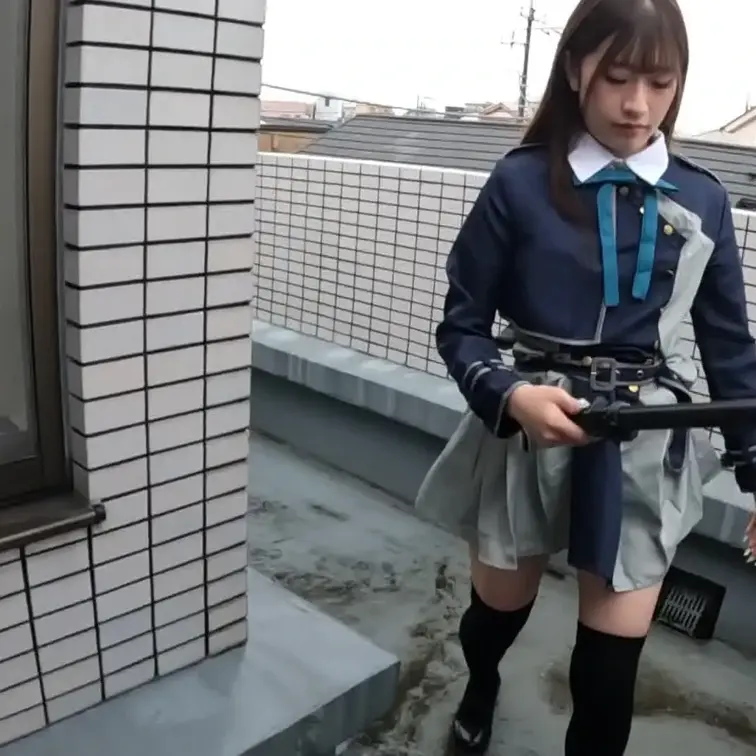 コスプレ猛烈アクシデント★04「関西コスプレイヤー過剰ファンサ事案!うれしさあまってパンツ全開!脱いでしまって出禁」
コスプレイヤー好きにはちょっと話題になったレイヤー出禁事案の映像です。
テンション高すぎて、ファンサしまくって自前パンツみせまくりの露出ポージング!
もちろんカメコもおだてて乗せるものだから、パンツを鬼クイコミさせて陰唇ギリギリで柔軟性みせつける開脚ポーズ!パイパンなのか陰唇ギリギリでも黒っぽいとこはまだ見えません。時間終了前にはセキュリティの目をぬすんで自らパンツ脱衣!
「コスプレ業界の可能性を試したい」と意気込んでいるだけあってかなりアヴァンギャルドな責めすぎなポージングにカメコも戦慄!
ノーパン全開、MNKおっぴろげのまままるでバレリーナみたいに開脚!
うつくしい四肢もさることながら、陰唇の美しさも極まっておりこれは彼女が見せたくなる気持ちもわかります。もちろん、まわりからの通報からかセキュリティがかけつけてきてこの女神のようなコスプレイヤーさんは出禁になったそうです。
分数13分21秒
映像サイズ 1920×1080
コスプレ パンチラ 胸チラ 剛毛 アイドル 軟体