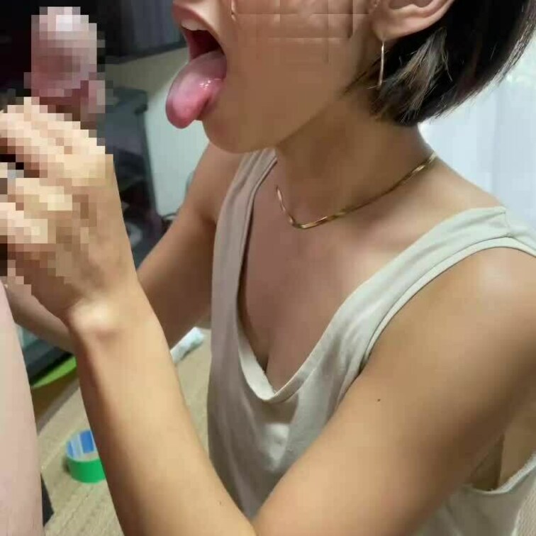 口の中で大きくなっていく感覚がなんとも言えず興奮して濡れます🍆
