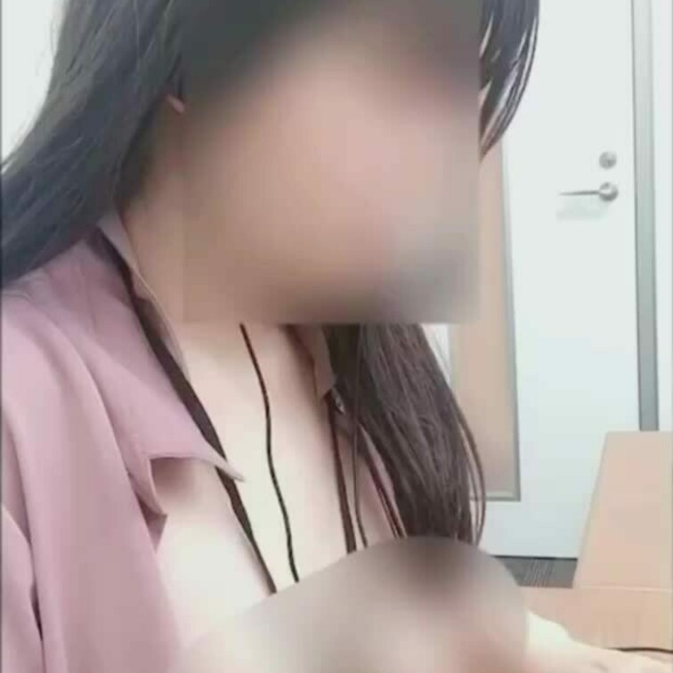 おっぱい丸出しにしながら、オペレーターでお客様と会話してみました〜
会社にバレたら終わり...💦