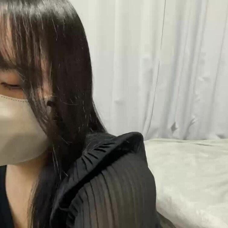 【なゆ 18 歳】

なゆさんのライブ配信動画です
生配信 だと、1 回の有料配信を視聴すると、おおよそ平均 5,