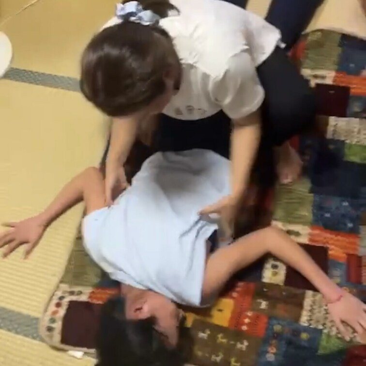 皆様いつもご購入ありがとうございます☺️
今回のくすぐり動画はこちらです👍

是非見てあげてくださいね(  ˆОˆ