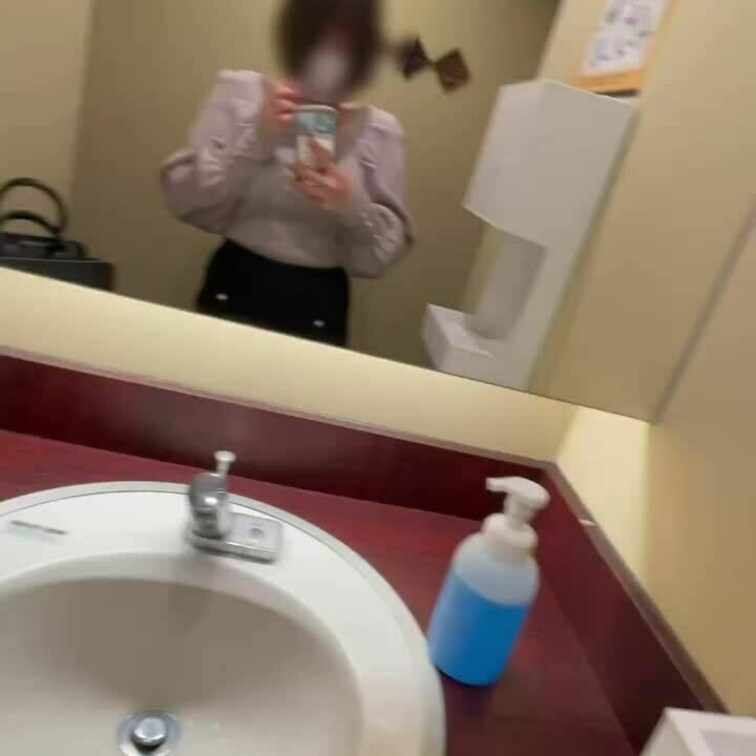 ネカフェでおっぱい露出して乳首いじいじしちゃった動画です🤍

人がいつ通るかわからないからすごくドキドキしたし、ノー