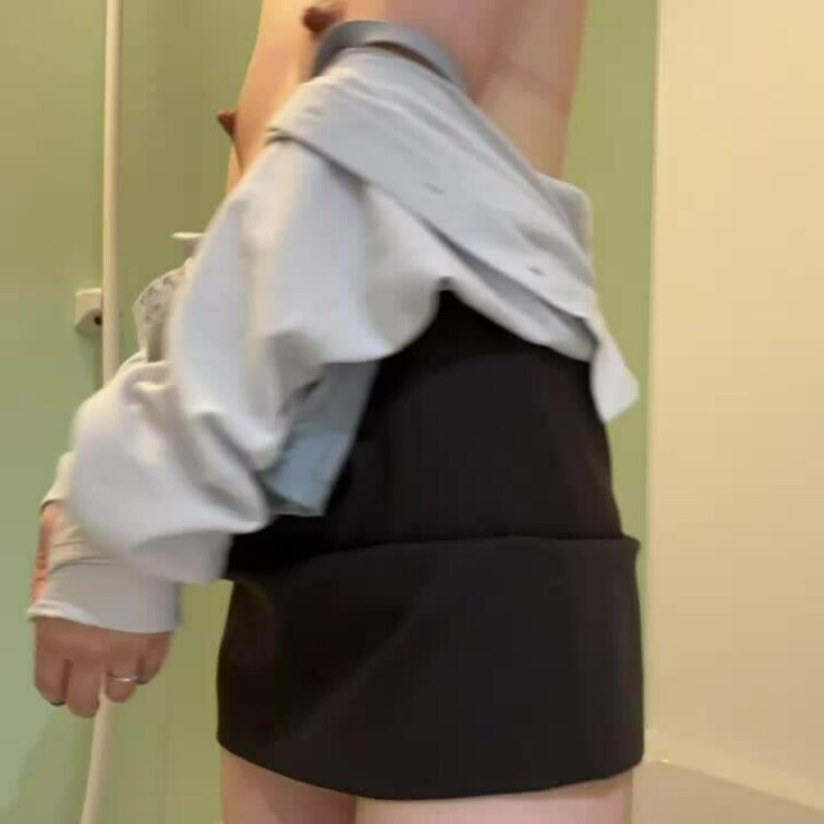 【ショート動画】いっぱい濡らしちゃったので、脱衣〜全裸になってシャワー浴びました…🫧🩵