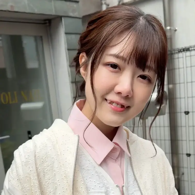 #260【SHIORI 23歳】
今回ストリートスナップに協力してくれたのは、春らしいコーデが可愛いSHIORIちゃん