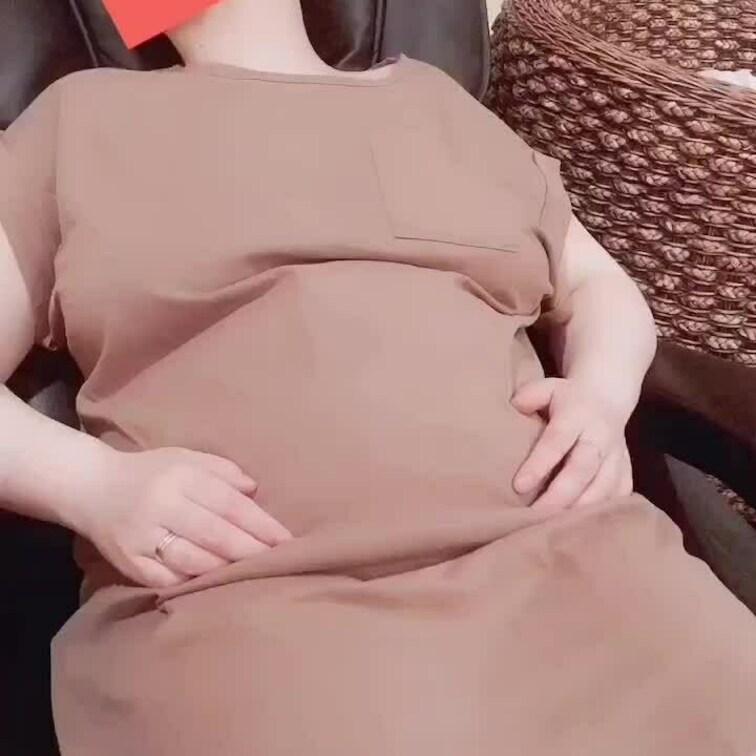 ノーブラノーパンでワンピース🤭
マッサージチェアで寝ちゃったら、ワンピース脱がされてイタズラされてました🤭🤭