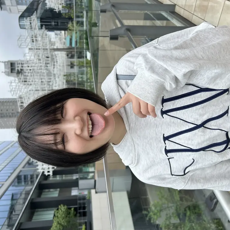 【舌出し】思い切り舌を出してニコッと笑った顔がエロすぎる…