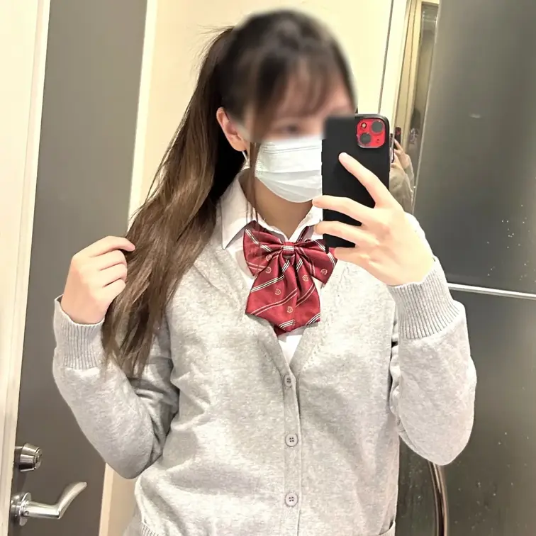 身長175㎝ 股下82㎝スタイル抜群のみなちゃん。若いので制服もよく似合います☆
※本編はこちらになります
http