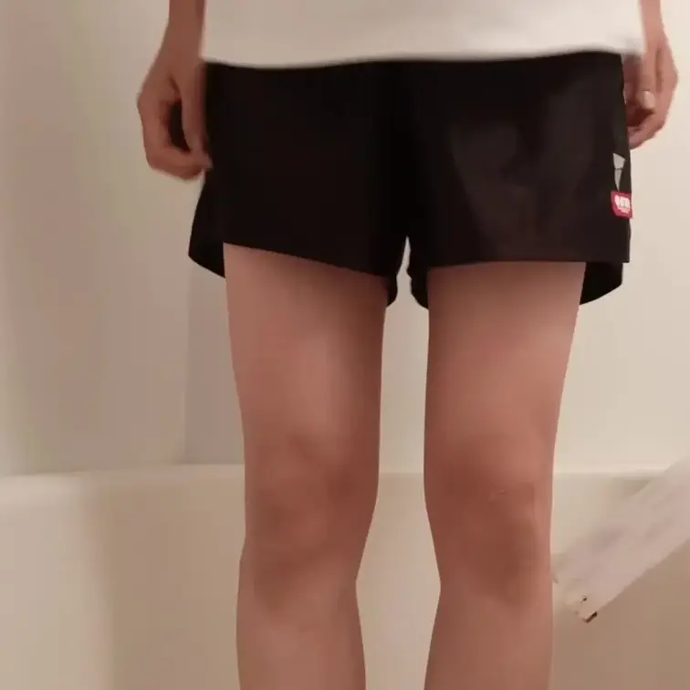 #1 卓球のユニフォームでお漏らし　
ノーパンだから気持ちよかった〜
