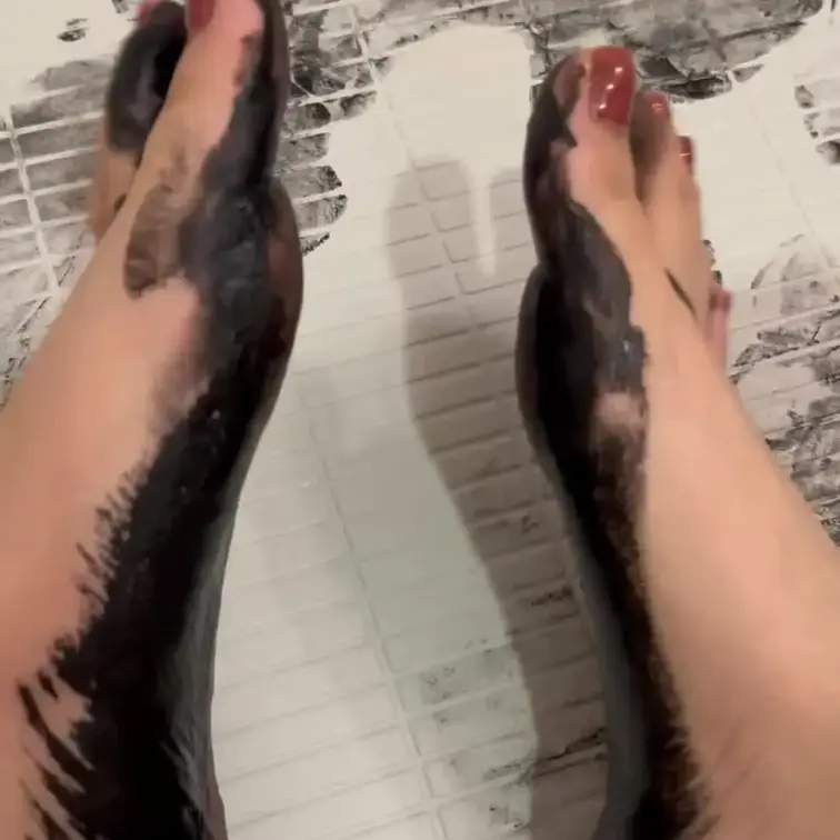 真っ黒👣⸒⸒