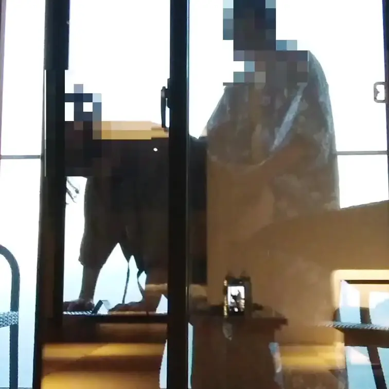 バルコニーでのエッチを室内側から撮影してみました。なぜか新鮮です（笑）。