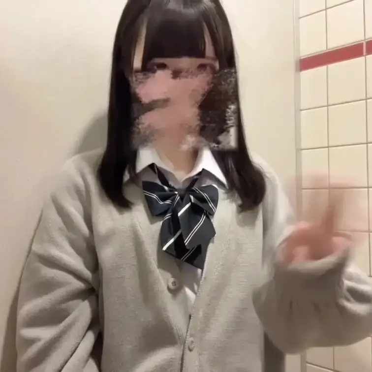 トイレでオホ声我慢乳首アクメ♡