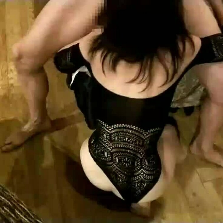 人妻の頭掴んでオナホ扱い、ビンタするとクチの締まりが変わるのが面白い。

旦那さんにも教えたくなる、千佳さんの便利な