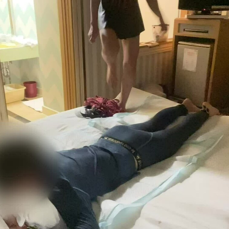 約50分の動画🎵

くすぐりごうもんコース発動！

服を脱がないままスタート！
うつぶせ、服の上からや、手足こ