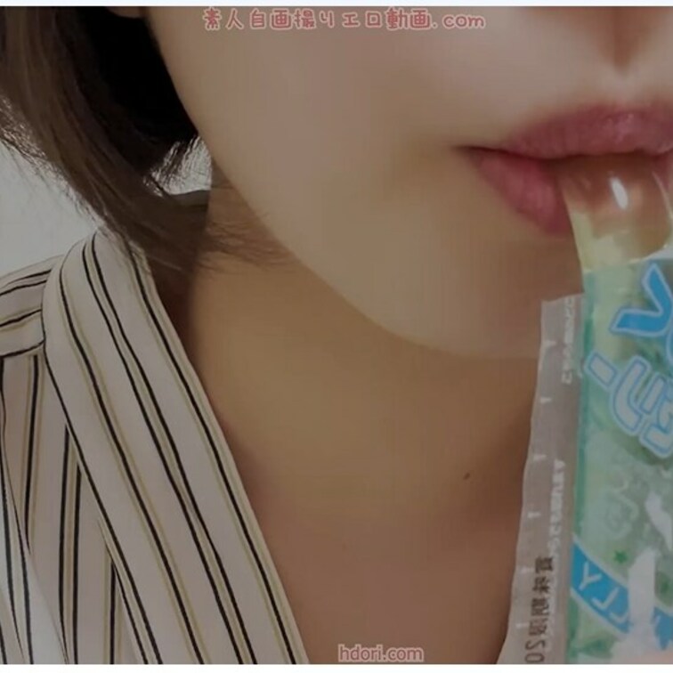 ゼリーをエッチに舐めてみました☆