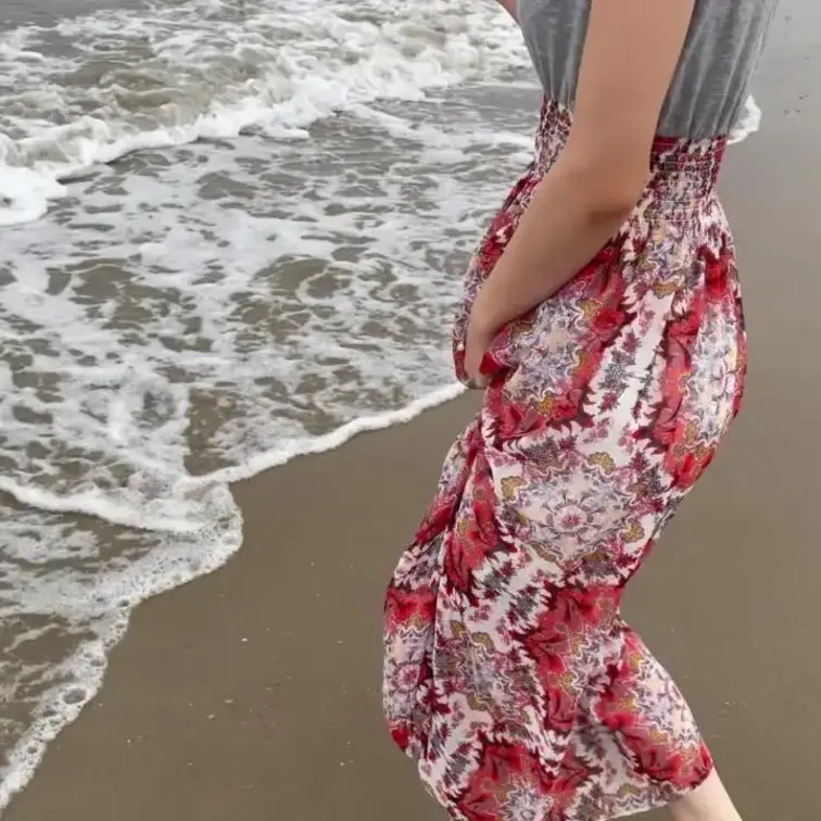夜のビーチでドキドキ野外SEX❤️
色白スレンダーボディーの女子大生が砂浜でハメ撮り