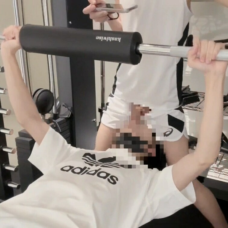 腹筋バキバキイケメンを筋トレさせながらイタズラしたりハメたりした✨