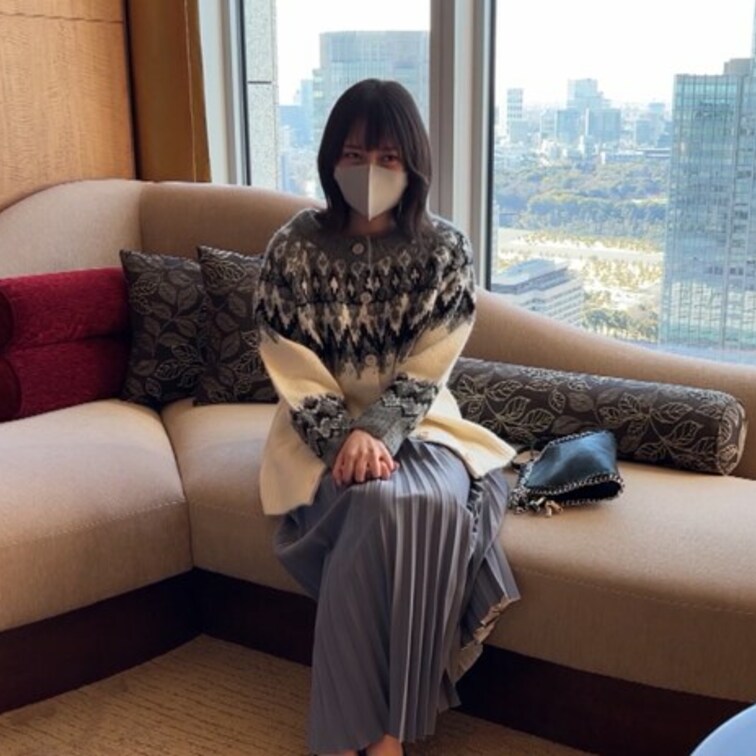 今回は感度ビンビンな美女OLさんです！！
ホテルの部屋で集合するも、「こういうところ初めてです…」とオドオドしている様
