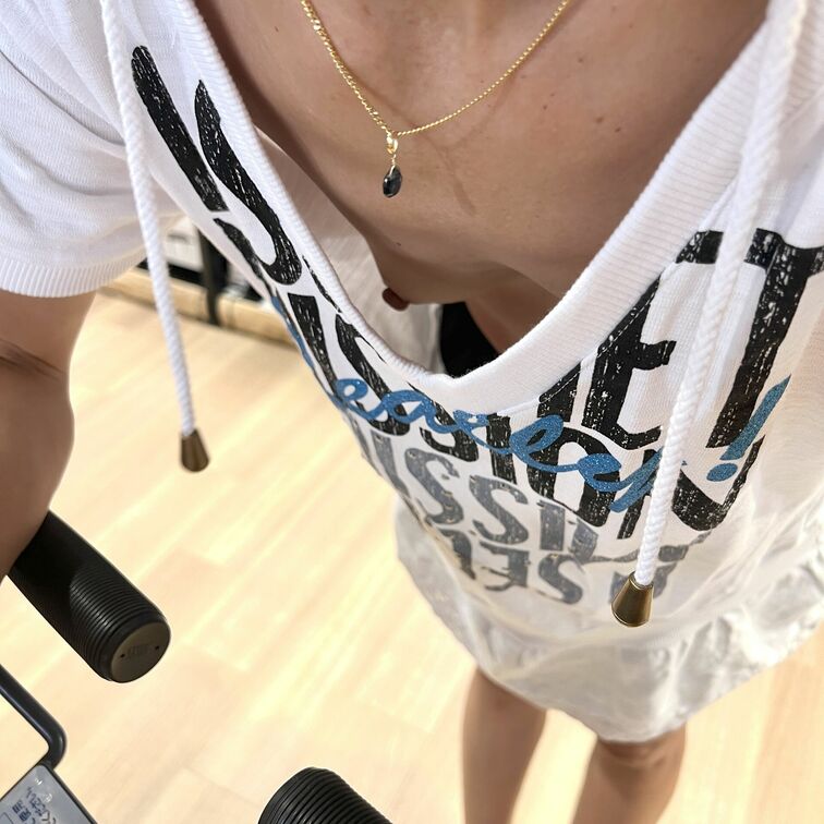 おはようございます😃
買い物にて！
チラっと見えてます‼️

今週も頑張って行きましょう！