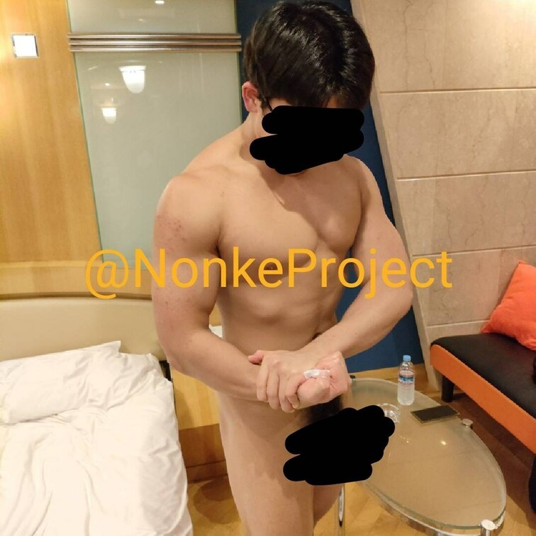 本日週5でジム通いしてるマッチョノンケ君の人生初の生SEX&中出しSEXの撮影でした!