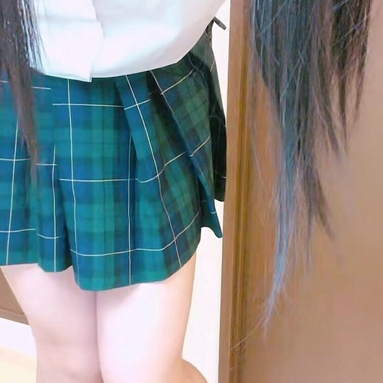 7月30日17時過ぎからTikTokライブ配信したアーカイブです！
退学した友達から貰ったスカートを履いてみました◎