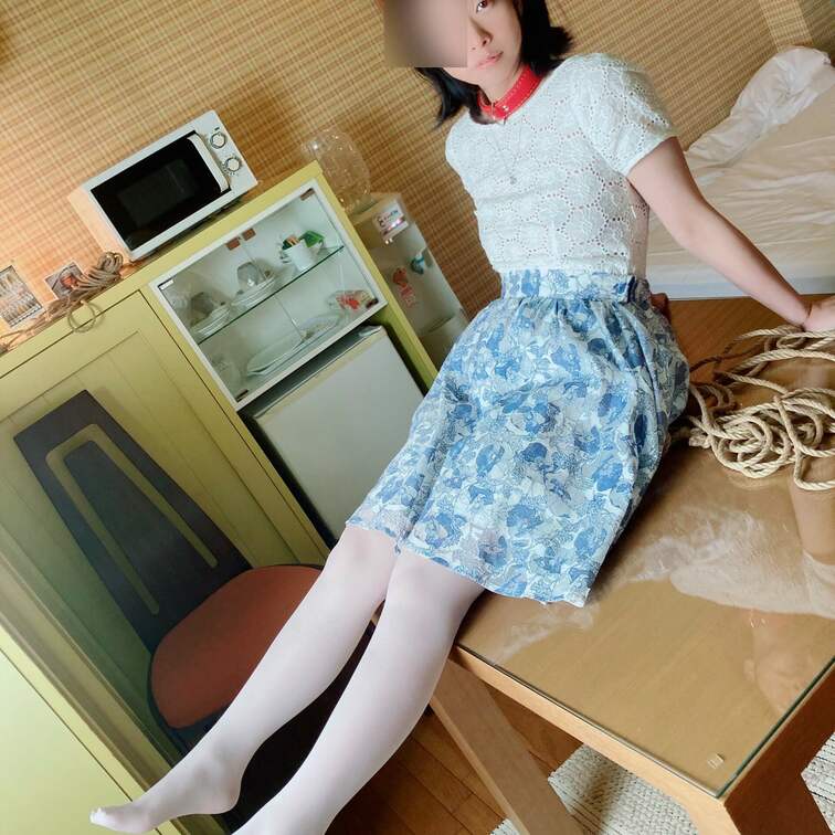 【フリー】赤い首輪、白いストッキング ①/⑥

"Red collar, white stockings" ①/⑥ 