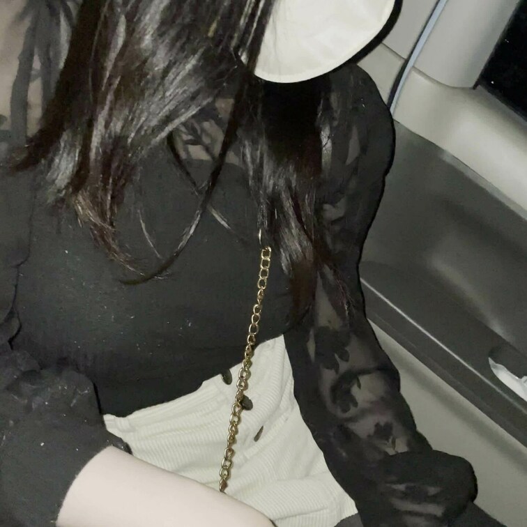 つい先日、児●ポ○ノ扱いされるほど口○で○○○に間違われちゃう女の子です😵‍💫
 
 たろたろ作品で人気の女の子です