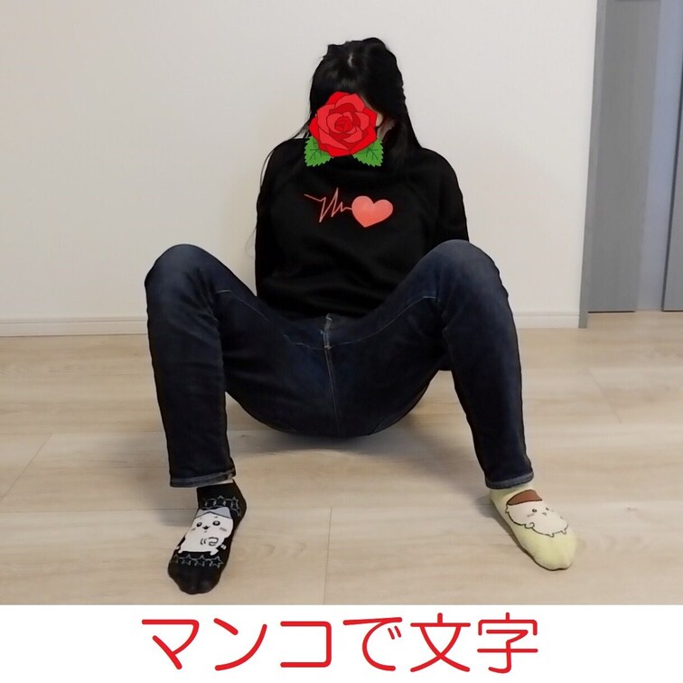 みずきの着衣動画シリーズこれがほんとに最後。マン文字です。M字開脚してマンコで「おまんこ」と書いてもらいました。

