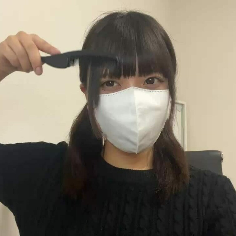 【りん 18 歳】

りんさんのライブ配信動画です
生配信 だと、1 回の有料配信を視聴すると、おおよそ平均 5,