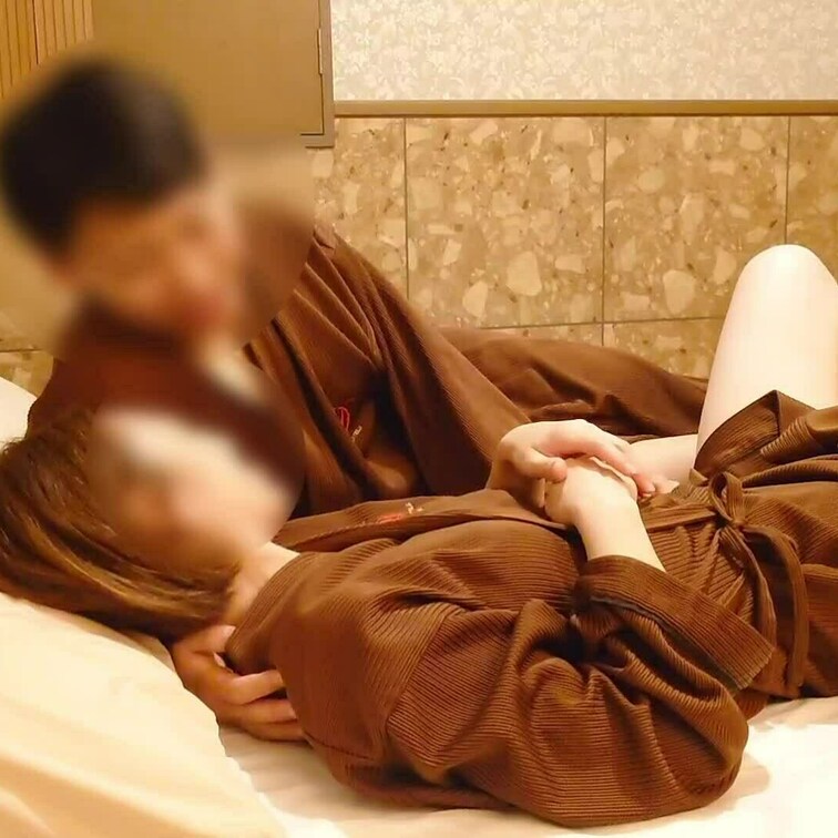 5/27　30代営業マン寝取らせ。。。1

ギンギンに反り立つ単独さん。
肉体美に濡れる妻。
どうやらこな単独さ