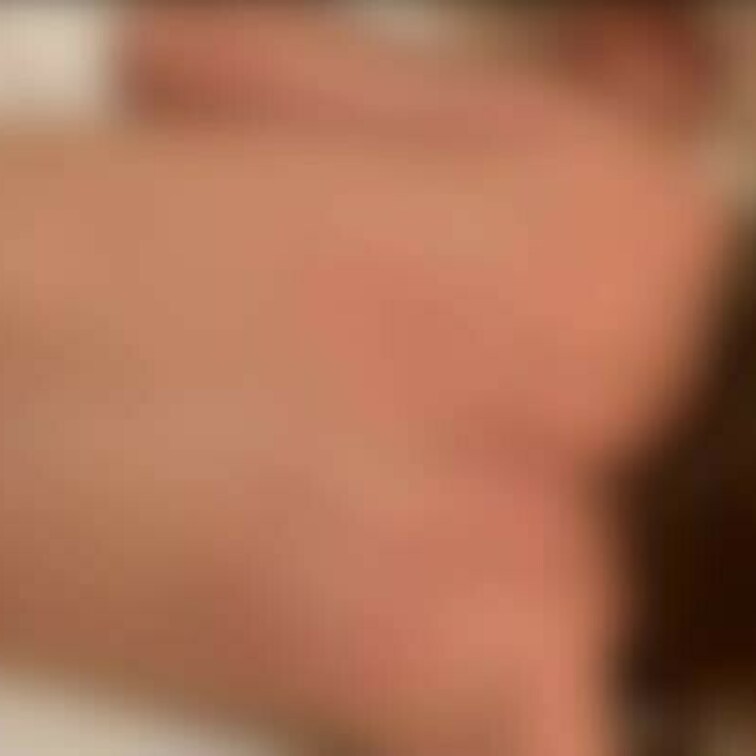 公認彼氏に妻を貸出した際に送られてきた動画です。
バックで突かれながら
アナルを開かれ恥ずかしがる妻。
私からの着