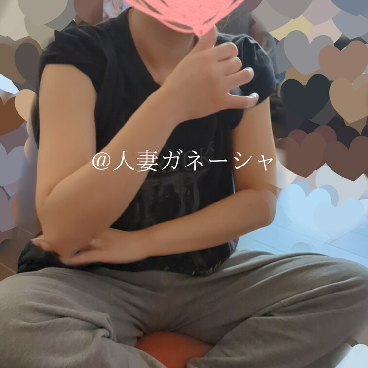 フォローするとエロい姿が見られます🤤
寝起きの歯磨き中の妻💕
