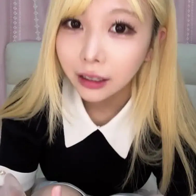 敏感に感じるゆのが
ちくび電マでビクビクイキ♡♡
ちくびで敏感になった体をあそこもブルブル♡
いっぱい感じてるゆのを見てね♡