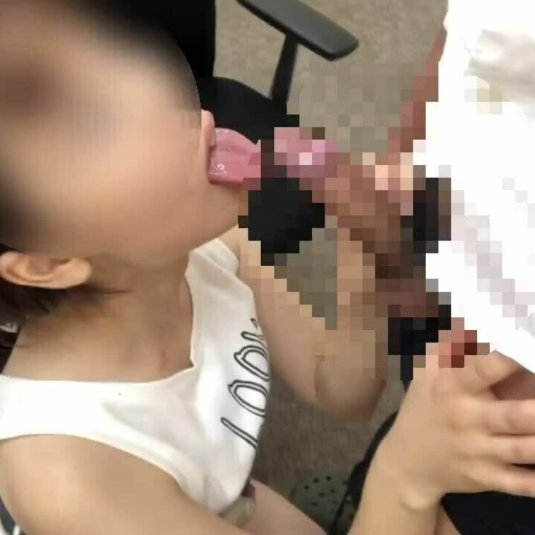 人妻とのオフィスLove💞①声が出せない状況でどこまでできるか？チャレンジ😆この舌使いに声が漏れる。。