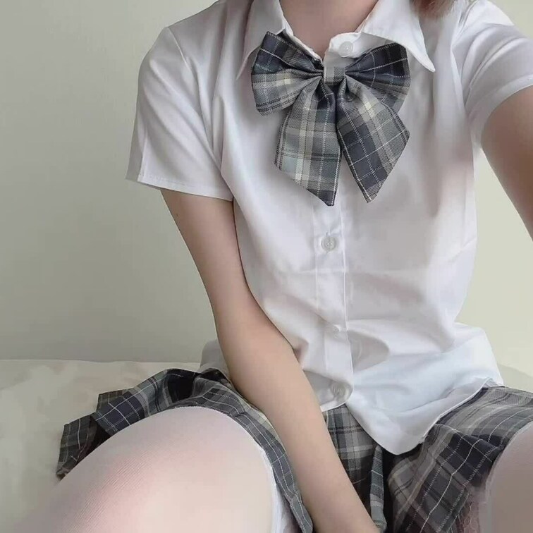 手コキしてそのまま入れちゃいました。。

ろーしょん使うの最近はまってます...！

ドキドキです...

