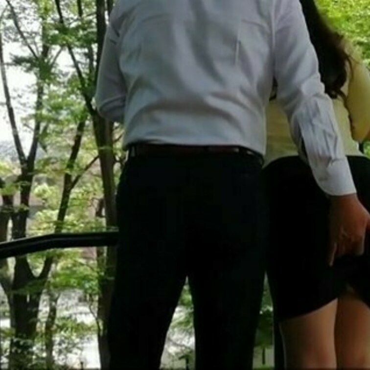 公園の片隅で行われる
淫戯

Twitter（Remi）
https://mobile.twitter.com/