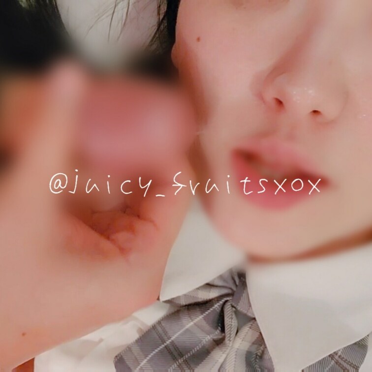 今日あげたフル動画のサンプルです😊

🍑のリクエストで初めて顔射してもらいました🥰

かけてもらってるところ自撮