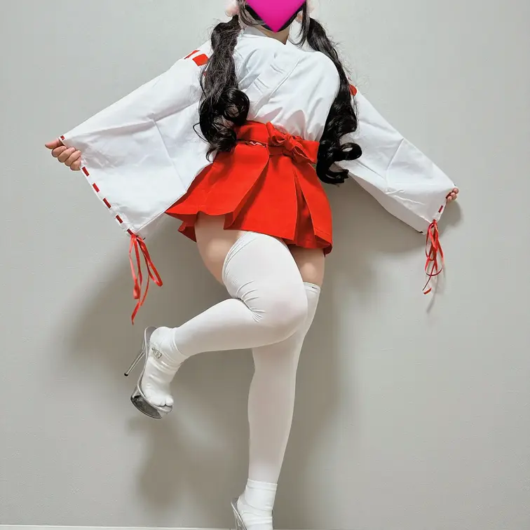 今週のコスプレ一つ目✨
巫女コスプレ😘
他のコスプレも撮影したよ🏥💕
どんどん載せていくから楽しみにしてて🍑