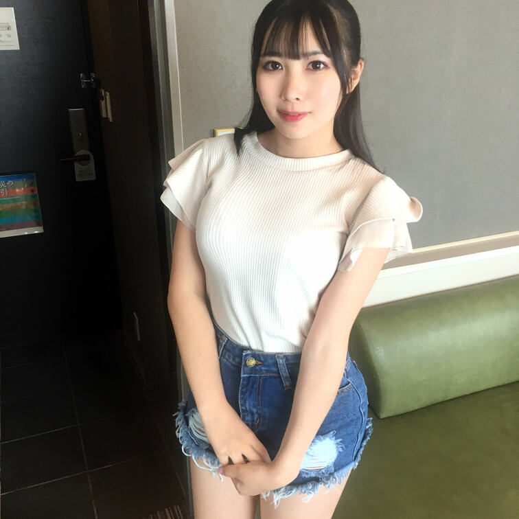 【素人個撮】仙台女子_就活で都内にやってきた美女_エロコスに着替えさせ無断配信