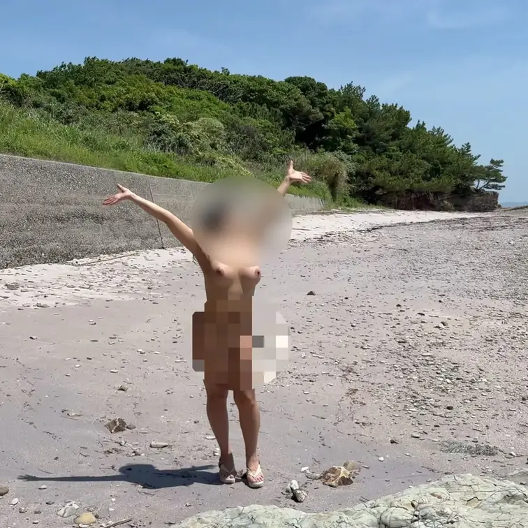 ヌーディストビーチ🏖️動画編

この上、漁船などから丸見え😍