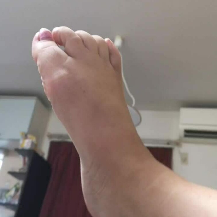 今日はたくさん歩いたから足臭い！
酸っぱくて臭い！

明日は都内でお仕事なので、当日も受け付けようかなと思います✨