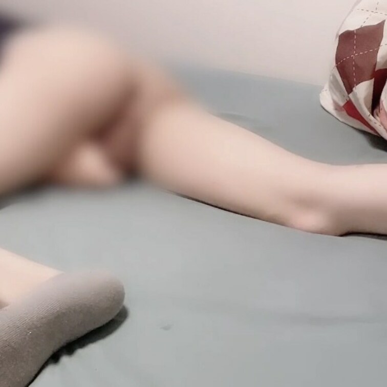 仕事終わりにスーツで撮っちゃいました...🔞

今回はスーツ姿で「寝バックえっち」する動画だよ？
いーーーっぱい腰