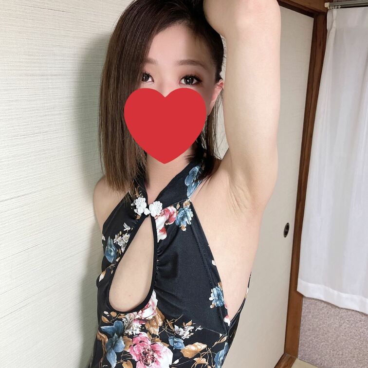 初めてのチャイナコス❤️
ファンになってもっとエチエチなのをどうぞ💕