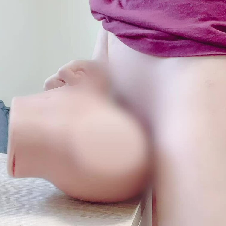 素股だけじゃ我慢出来ずに挿入しちゃいました...
奥までパンパン突いているからエロすぎ注意だよ？

最後は中にいっ
