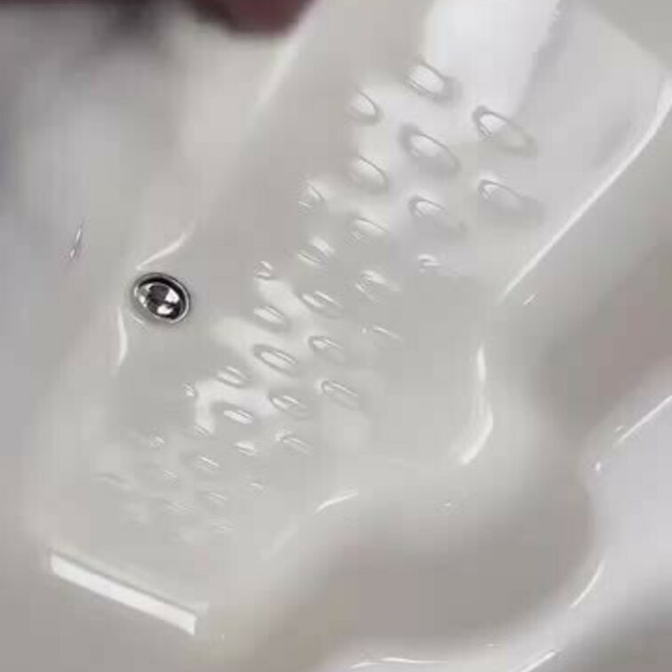 お風呂に勢いよく方尿‼️

これはいけませんねぇ〜

黄色く鮮やかなオシッコに
びちゃびちゃびちゃっ…という音
