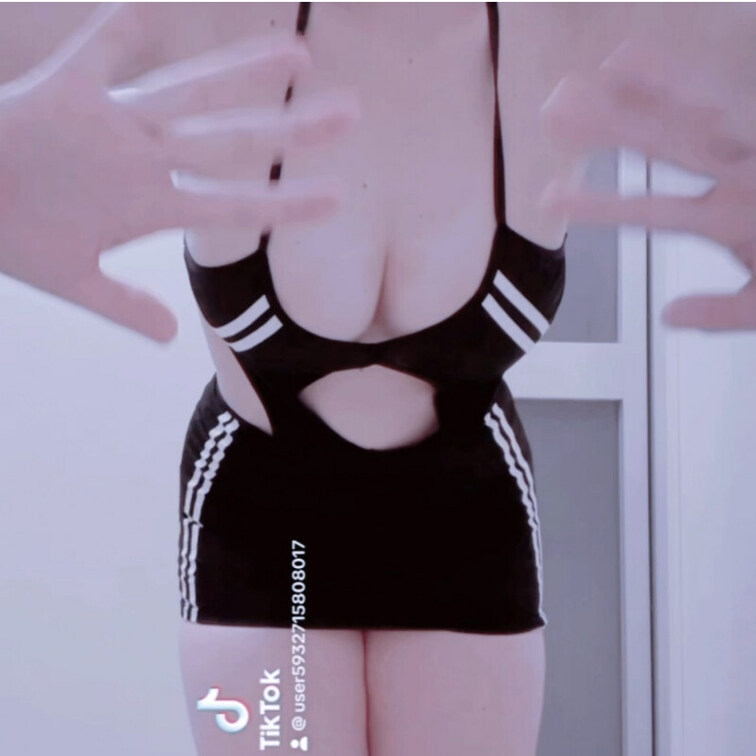 さてこれから何をするでしょう💕
淫乱巨乳の淫乱パフォーマンスです////